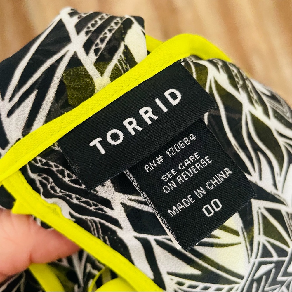TORRID Geometric Open Back Top - Picture 7 of 9
